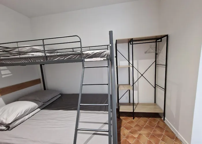Maison Ping ,En Face Des Arenes