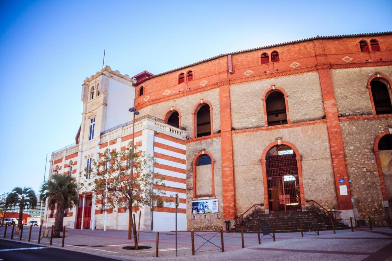 Maison Ping ,en Face Des Arenes